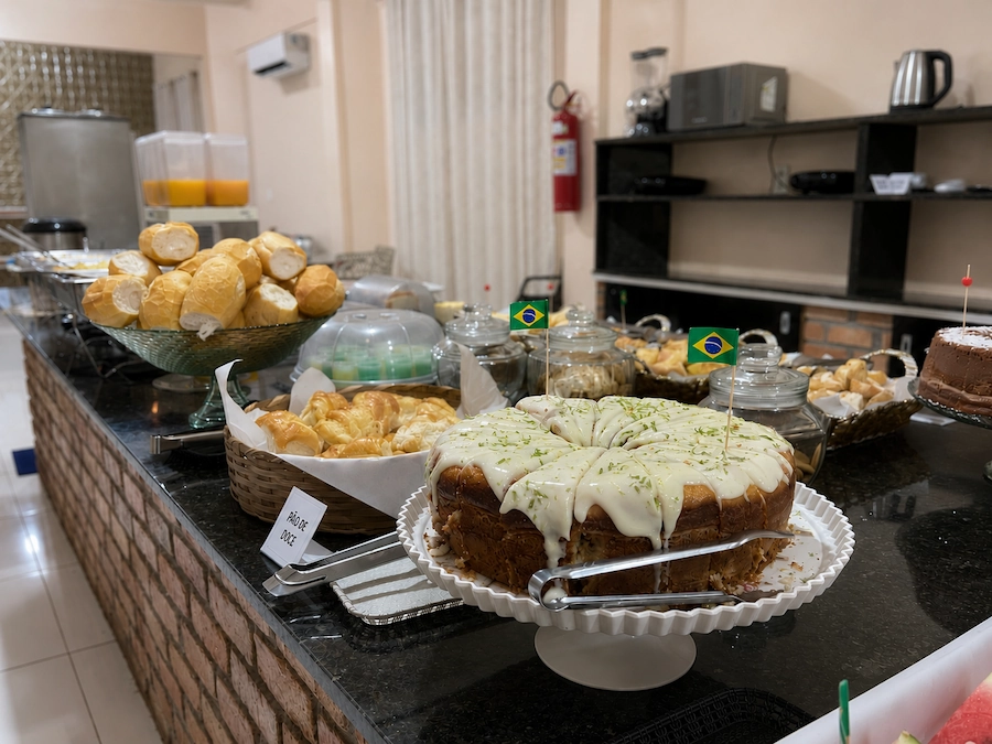 Café da manhã no Hotel Lírio